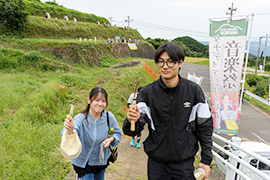 初めての稲刈り!さあ、刈るぞ